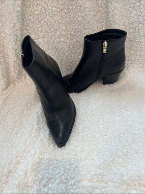 Liz Claiborne Black Pointed-Toe Ankle Boots with Side Zip
